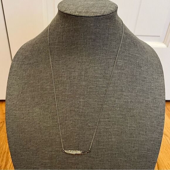 Jewelry - Silver tone feather necklace